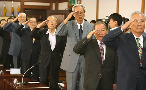 2006년 8월 10일 전직 국방장관들이 전시작전통제권 환수에 반대하는 모임을 가졌다.